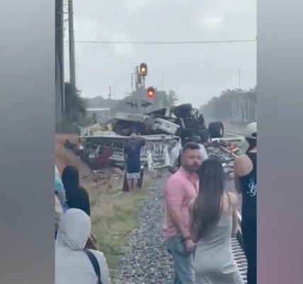 Train Crash2.jpg