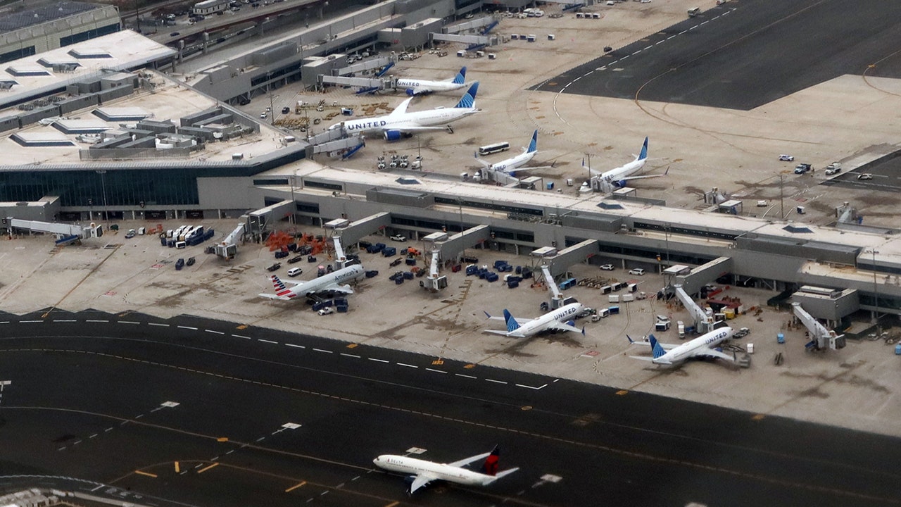 Newark Airport.jpg