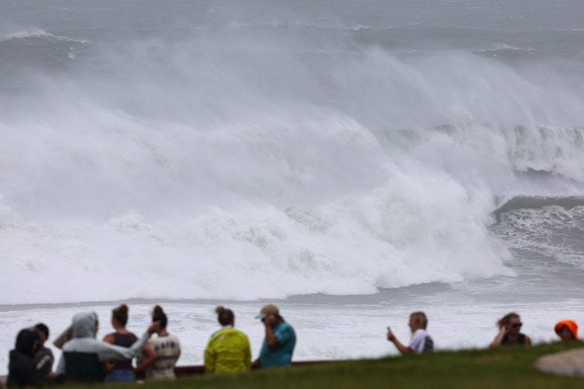 Australia Weather Cyclone Hwtas7cr.jpeg